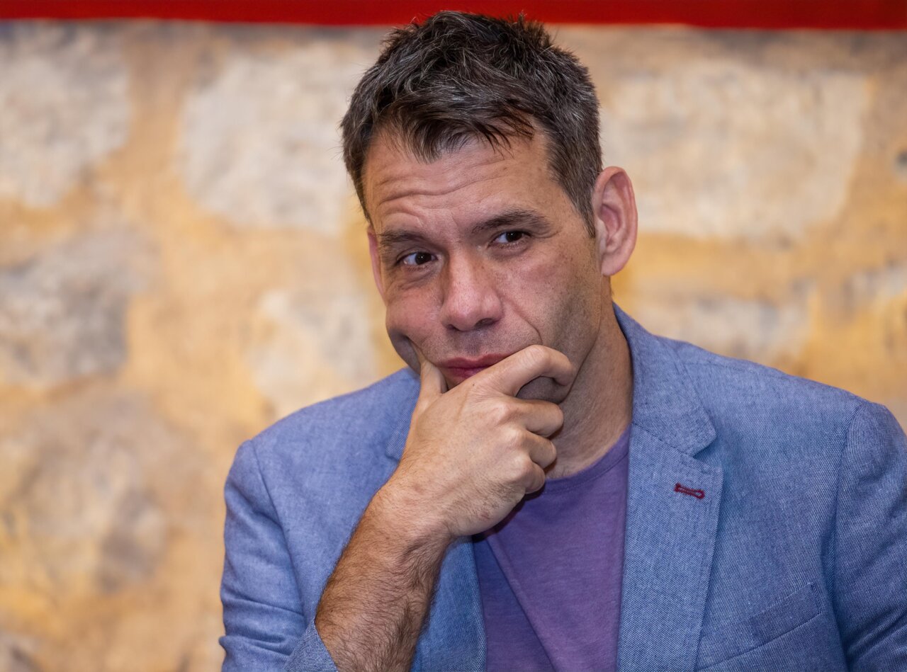 Rubén Amón reflexionando durante la presentación de su libro en Palencia