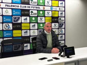 Walter Pandiani en rueda de prensa tras el derbi del Palencia CF.