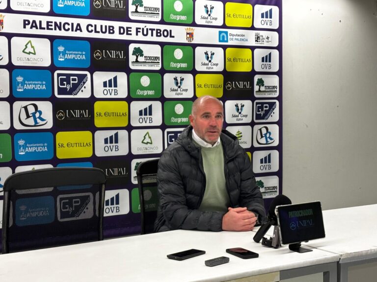 Walter Pandiani en rueda de prensa tras el derbi del Palencia CF.