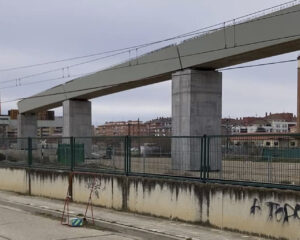 Vista de las obras del salto de carnero en Palencia