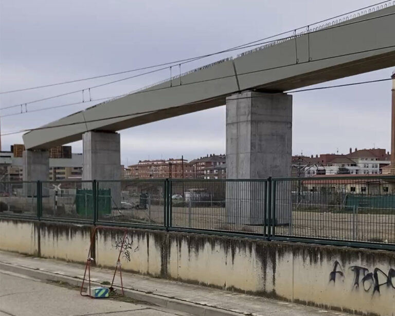 Vista de las obras del salto de carnero en Palencia