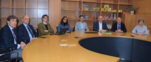 Representantes de la Universidad de Valladolid en reunión en Galletas Gullón