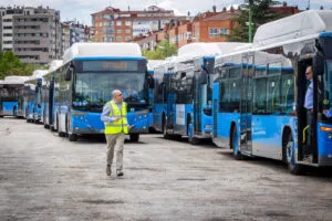 Autobuses azules en la ciudad de Burgos tras la cesión de Madrid