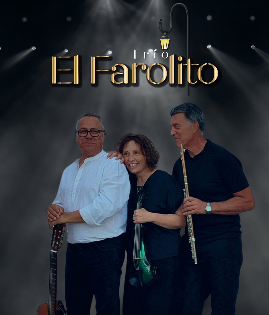 El Trío El Farolito posando con instrumentos musicales en un escenario