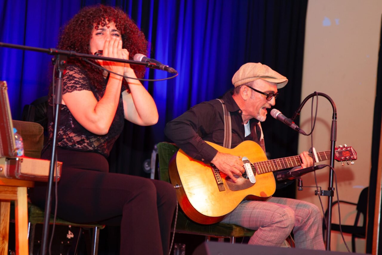 Johnny Bigstone y Sweet Marta actuando en el Festi Blues en Venta de Baños