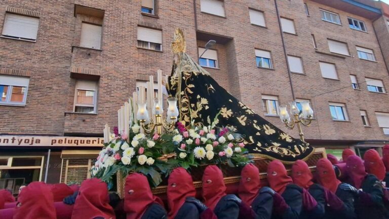 Procesión de Los Pasos en Guardo durante la Semana Santa