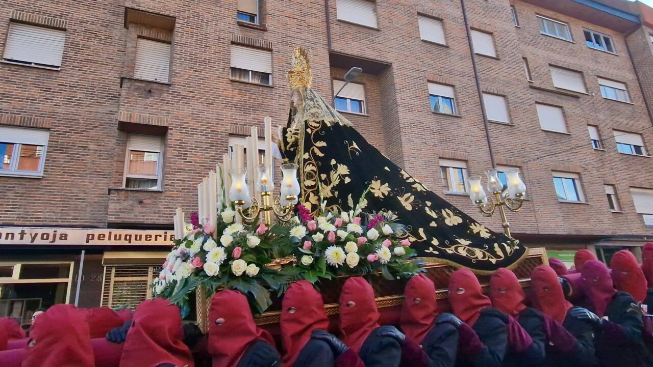 Procesión de Los Pasos en Guardo durante la Semana Santa