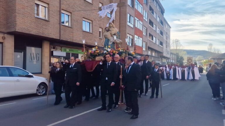 Procesión de Los Pasos en Guardo durante la Semana Santa