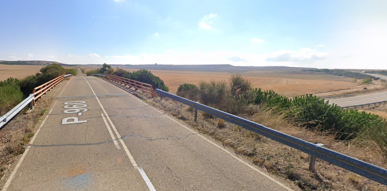 Puente P-960 en Paredes de Nava con daños visibles en la estructura