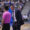 Entrenador del Monbus Obradoiro conversando con un árbitro durante un partido de baloncesto.