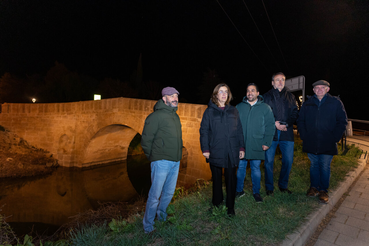 Visita al puente de Becerril de Campos con nuevo sistema de iluminación