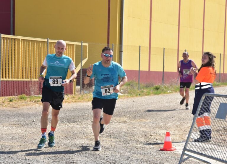 Corredores participando en la prueba Entre Castillos en Palencia