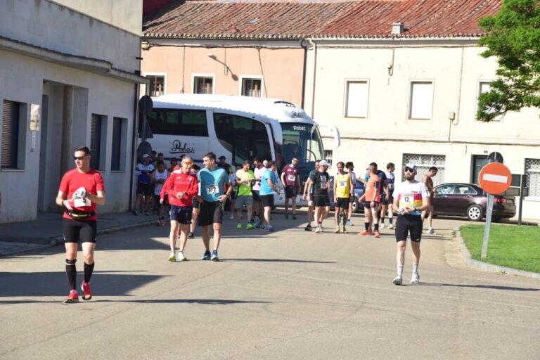 Corredores en la prueba Entre Castillos en Palencia.