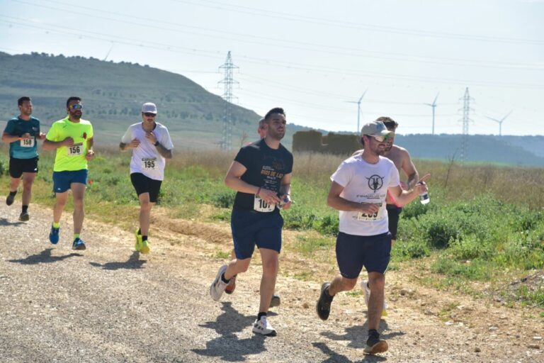 Corredores participando en la prueba Entre Castillos en Palencia.
