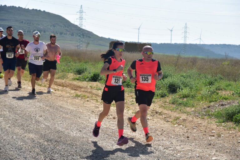 Corredores compitiendo en la prueba Entre Castillos en Palencia