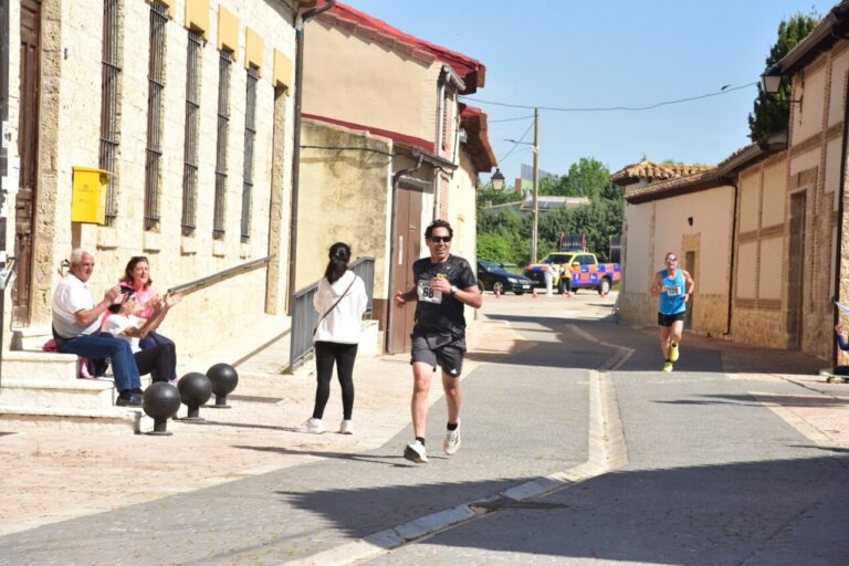 Corredores en la prueba Entre Castillos en Palencia.