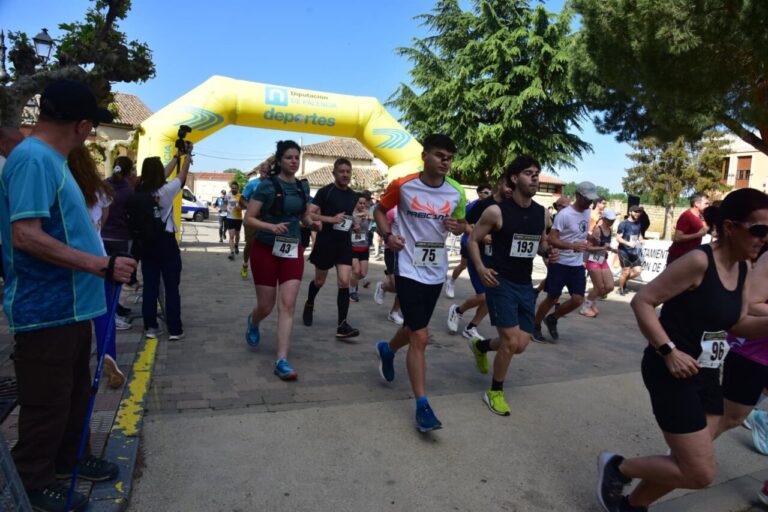 Corredores participando en la prueba Entre Castillos en Palencia