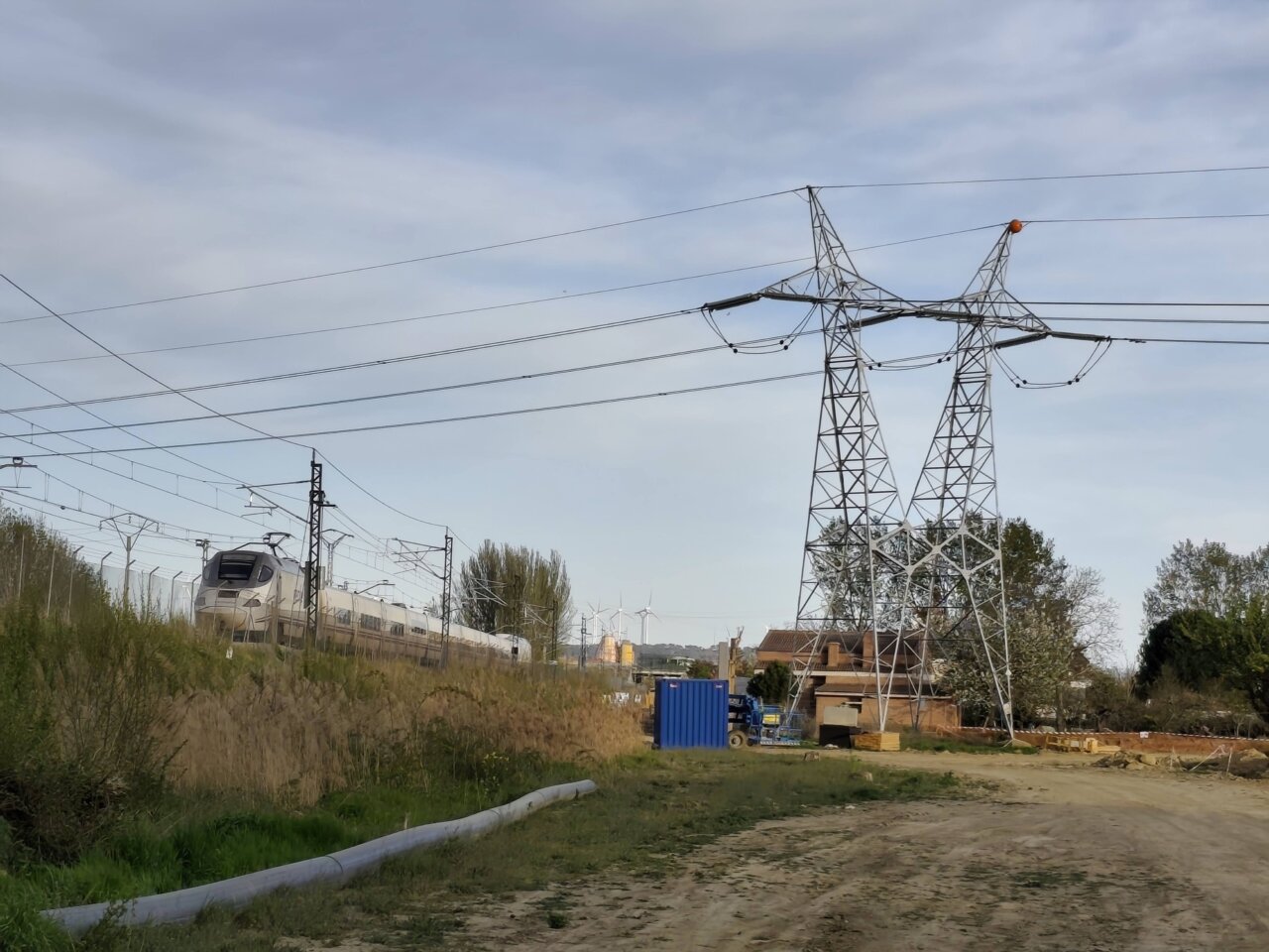 Tren de alta velocidad en construcción cerca de Palencia