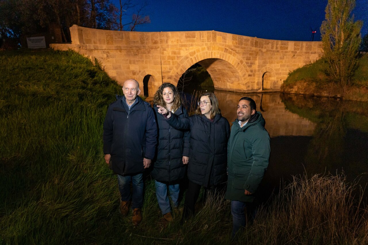Visita a la nueva iluminación del puente del Canal de Castilla en Villaumbrales.