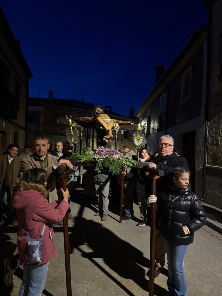 Participantes en la procesión del Jueves Santo en Astudillo, Palencia.