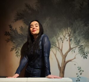 Ana Velasco Molpeceres en conferencia sobre moda y cultura visual