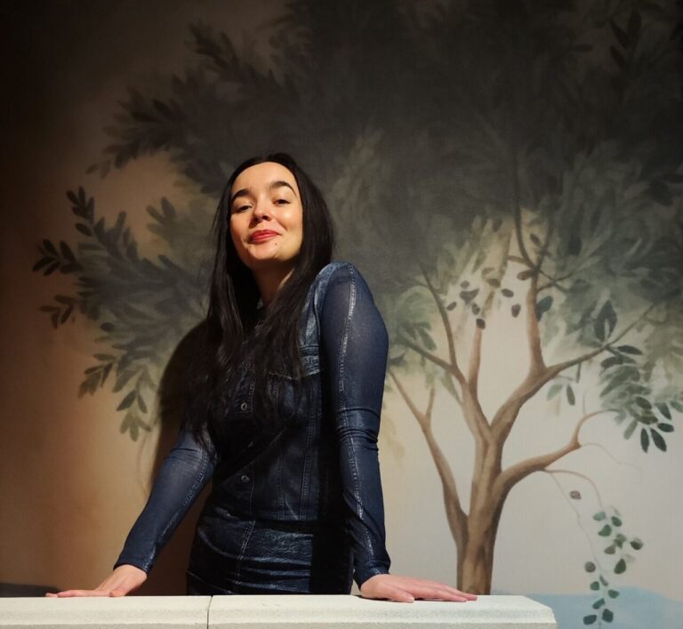 Ana Velasco Molpeceres en conferencia sobre moda y cultura visual