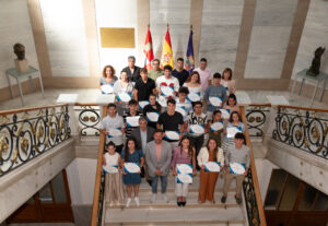 Grupo de deportistas con certificados en la Diputación de Palencia