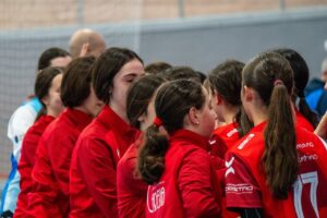 Jugadoras del Club Balonmano Odisea en un evento deportivo