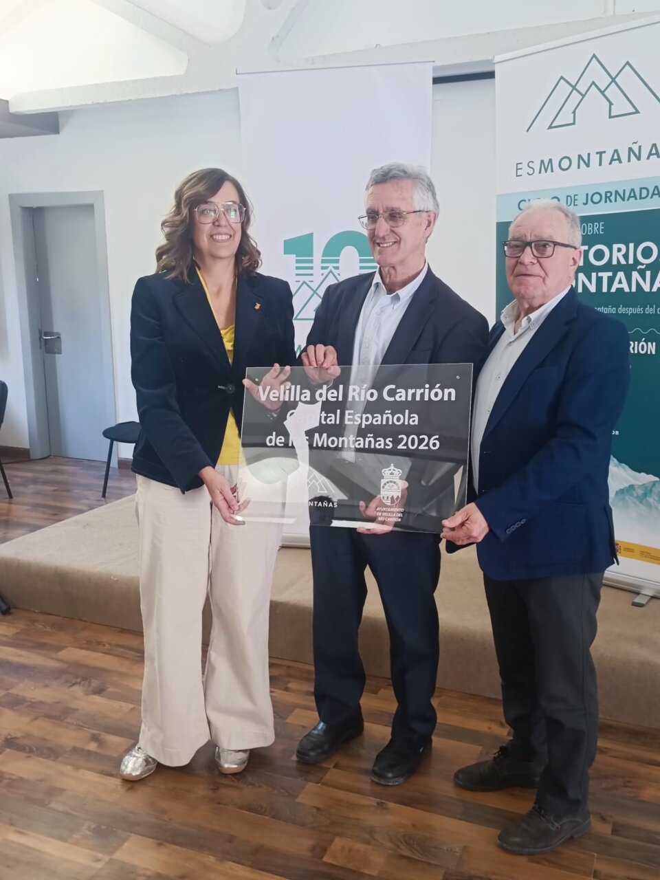 Entrega de placa a Velilla del Río Carrión como Capital Española de las Montañas 2026.
