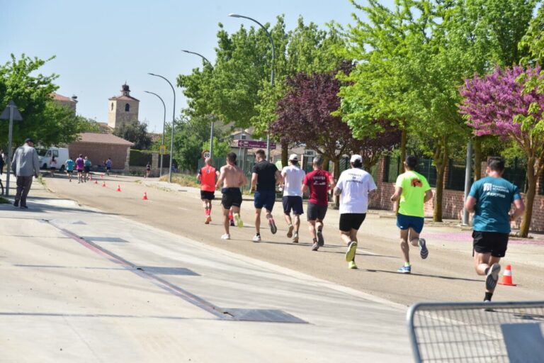 Corredores en la carrera Entre Castillos en Palencia