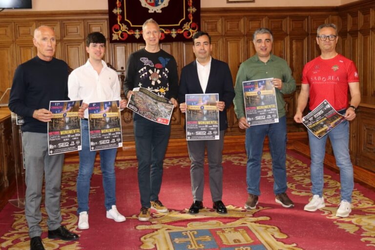 Presentación de la XI Carrera Nocturna Monumental en Palencia con participantes y carteles