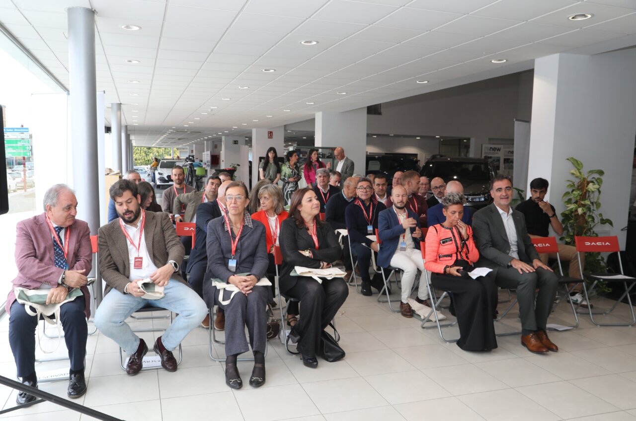 Asistentes en la presentación de Dacia en Palencia