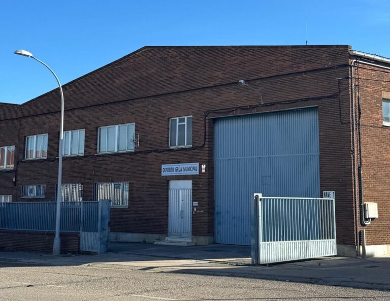 Edificio del depósito de la grúa municipal en Palencia