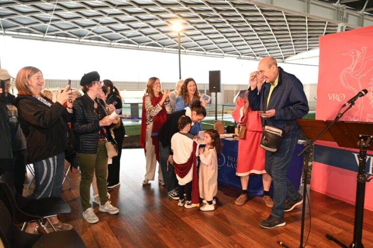 Celebración del Día del Libro en la Villa Romana de La Olmeda con asistentes