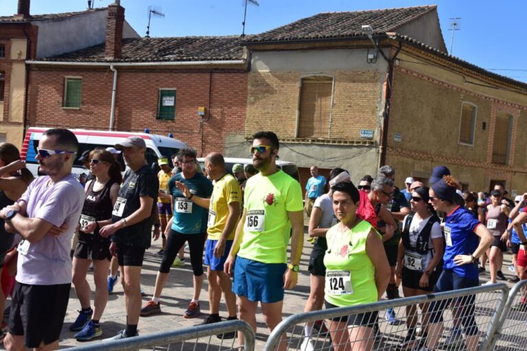 Corredores listos para la prueba Entre Castillos en Palencia.