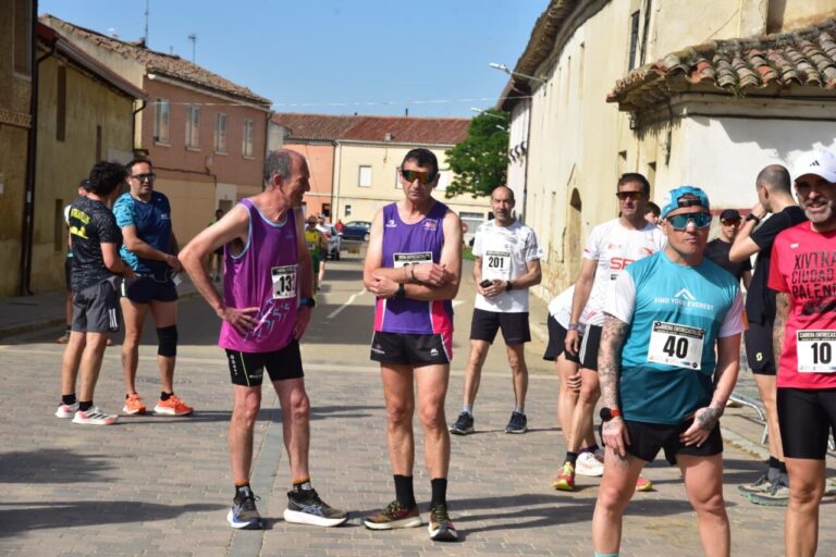 Corredores preparados para la carrera Entre Castillos en Palencia.