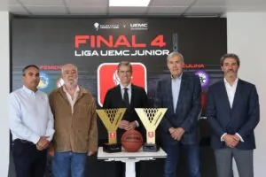 Presentación de la Final Four de la Liga UEMC Junior con trofeos y participantes