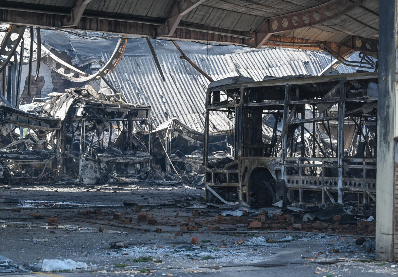 Vista de autobuses calcinados tras un incendio en Burgos