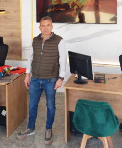 Interior de la oficina de Existir, Servicios inmobiliarios y reformas en Palencia.