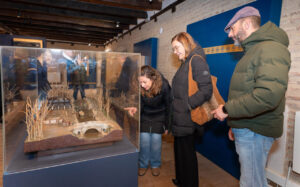 Visita a la Casa del Rey en Villaumbrales con modelo del canal