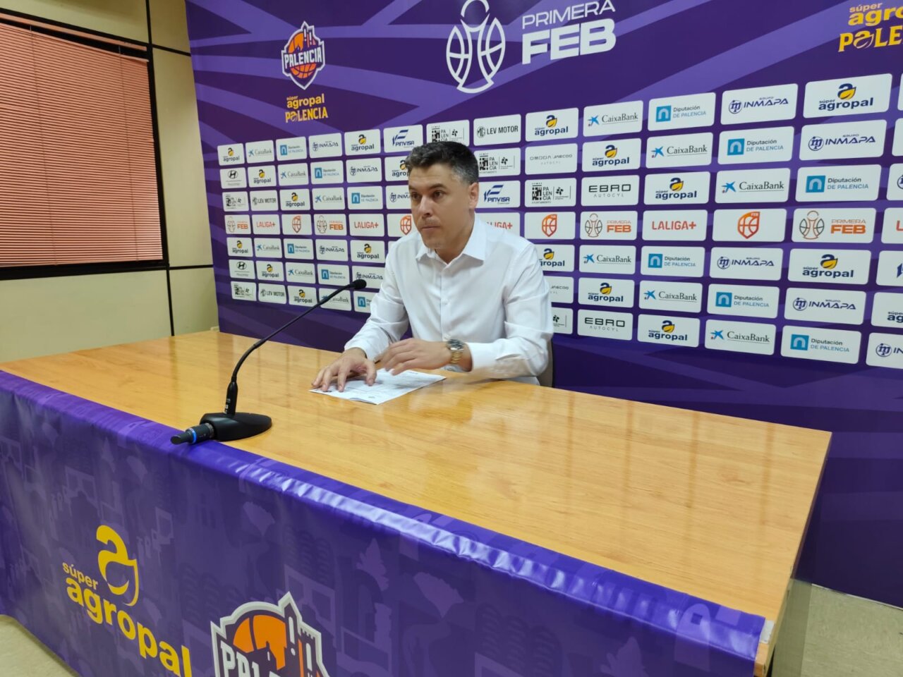 Entrenador Natxo Lezkano en rueda de prensa tras el partido