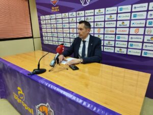 Entrenador Natxo Lezkano en rueda de prensa tras partido