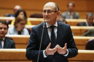 Senador Jorge Martínez Antolín hablando en el Senado sobre el ministro Planas.