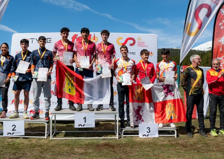 Mateo Puertas en el podio del Campeonato de España de Orientación 2026