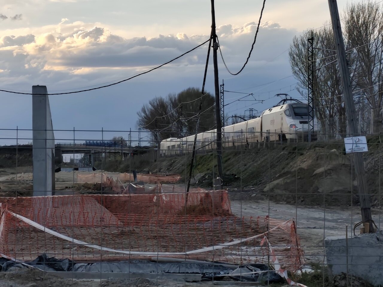 Tren de alta velocidad en obras en Palencia hacia León