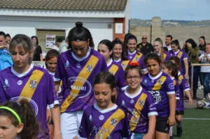 Jugadoras del Palencia Fútbol Femenino saliendo al campo en un partido