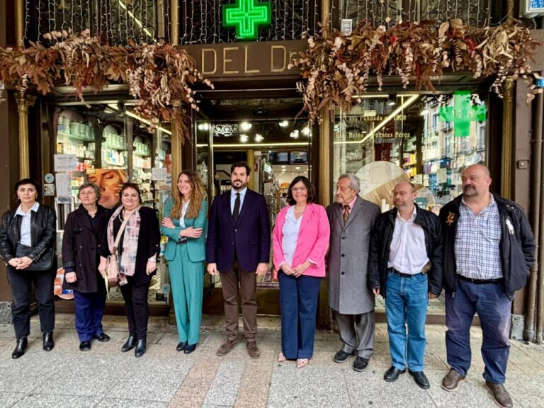 Grupo de personas en la presentación de la receta electrónica de MUFACE en Palencia