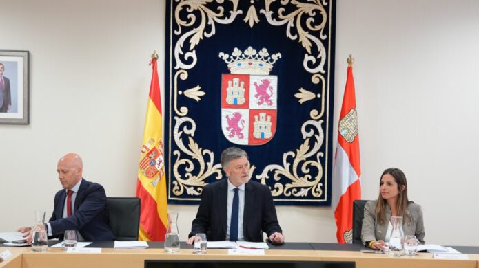 Reunión del PP sobre pacto con Vox en Extremadura