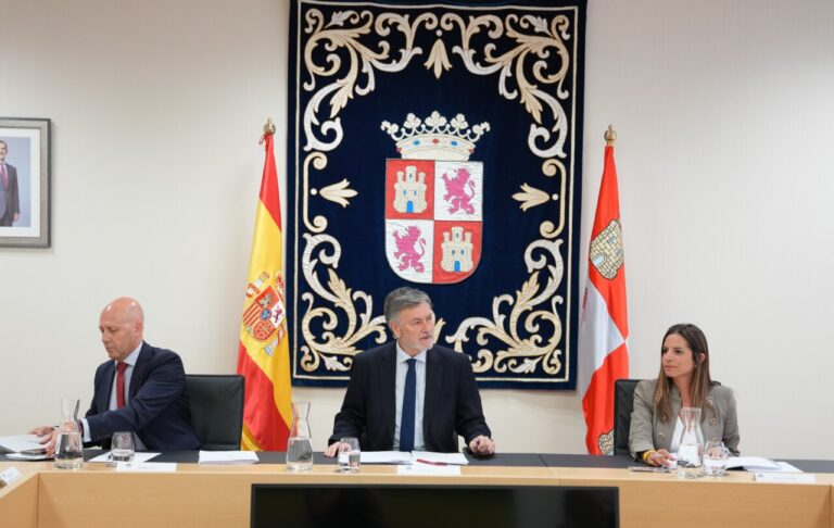 Reunión del PP sobre pacto con Vox en Extremadura