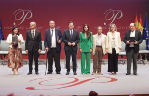 Grupo de premiados en la ceremonia de los Premios Castilla y León 2025